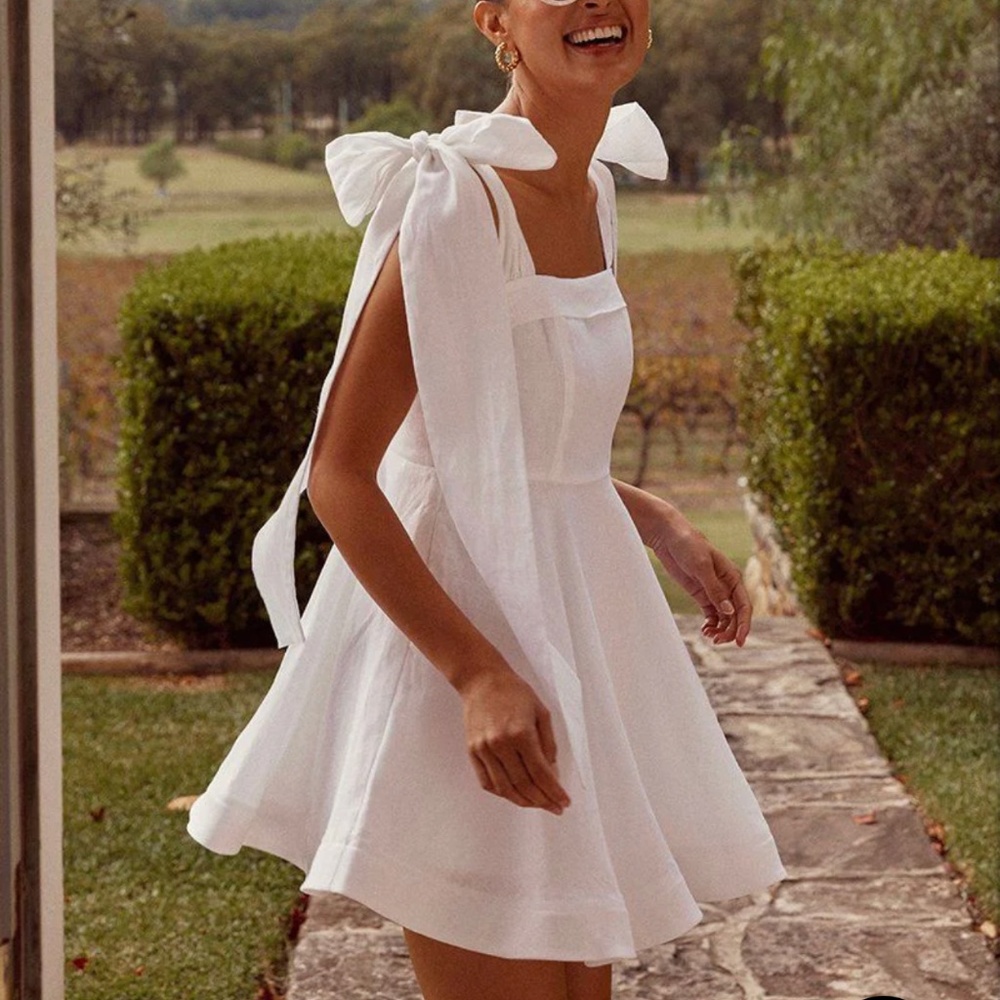 DISSH AISLE WHITE LINEN BOW MINI DRESS